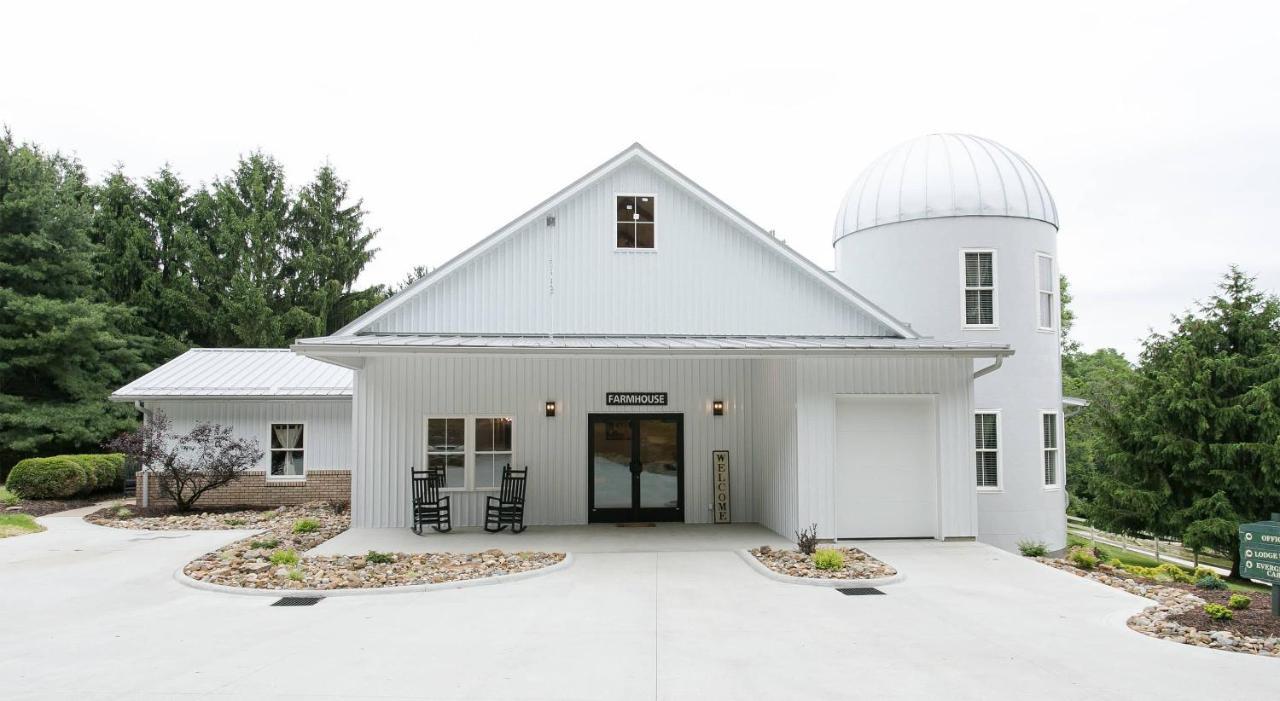 Farmhouse Suites By Amish Country Lodging Millersburg Exterior foto